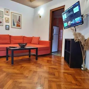 Apartament Peaceful Getaway - Generous 3-bedroom Sanctuary - Close To Historic Old Town, Bucureşti