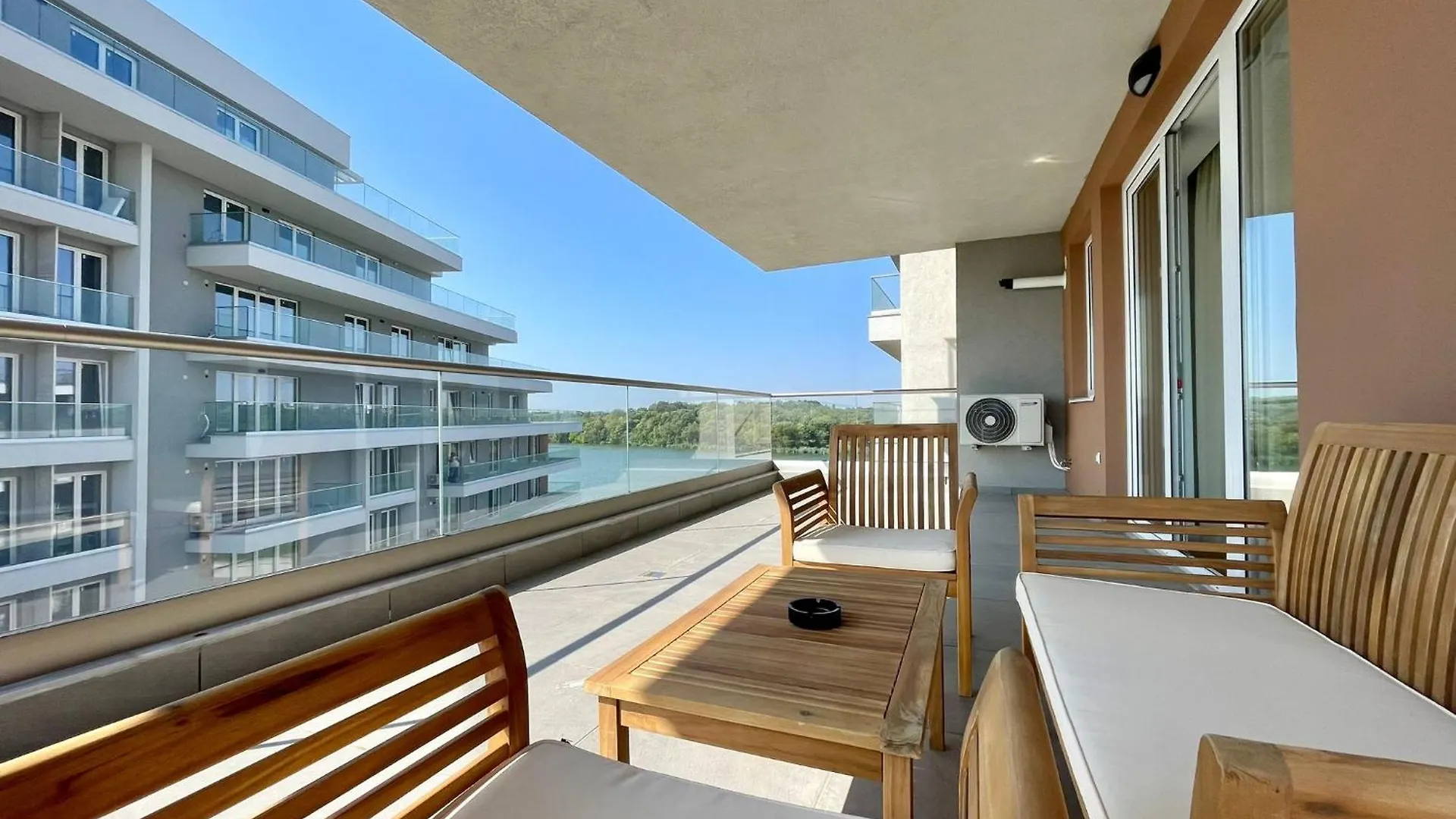Apartment No 401 Lebada Lake Bucharest Romania