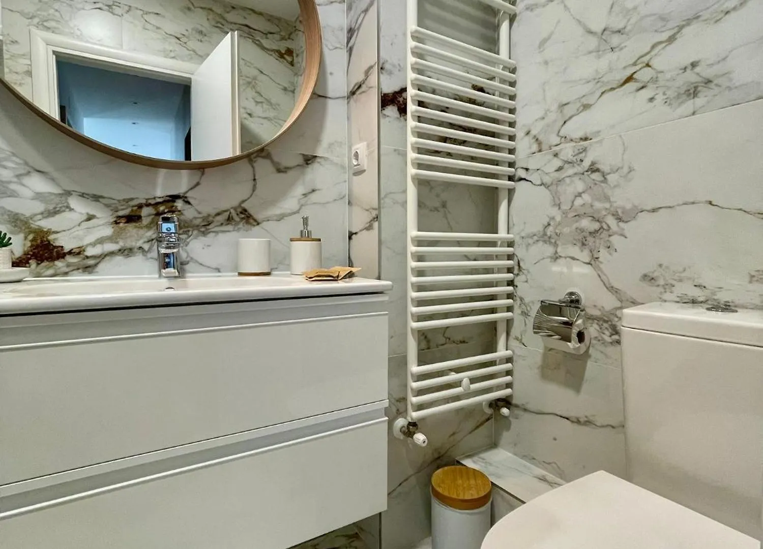 Apartment No 401 Lebada Lake Bucharest